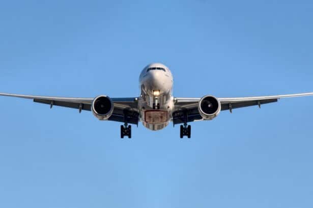 airplane in midair at daytime